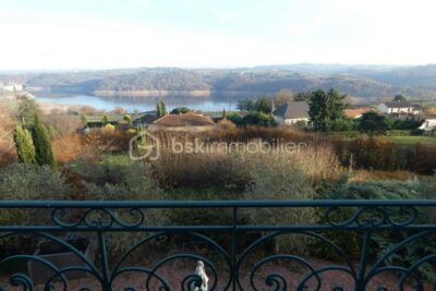 A proximité de Roanne, Villerest 42300, superbe maison de caractère, 9 pièces, 6 chambres, cadre de vie exceptionnel et vue panoramique sur le lac de VILLEREST – 9 pièces – 6 chambres – 377 m²