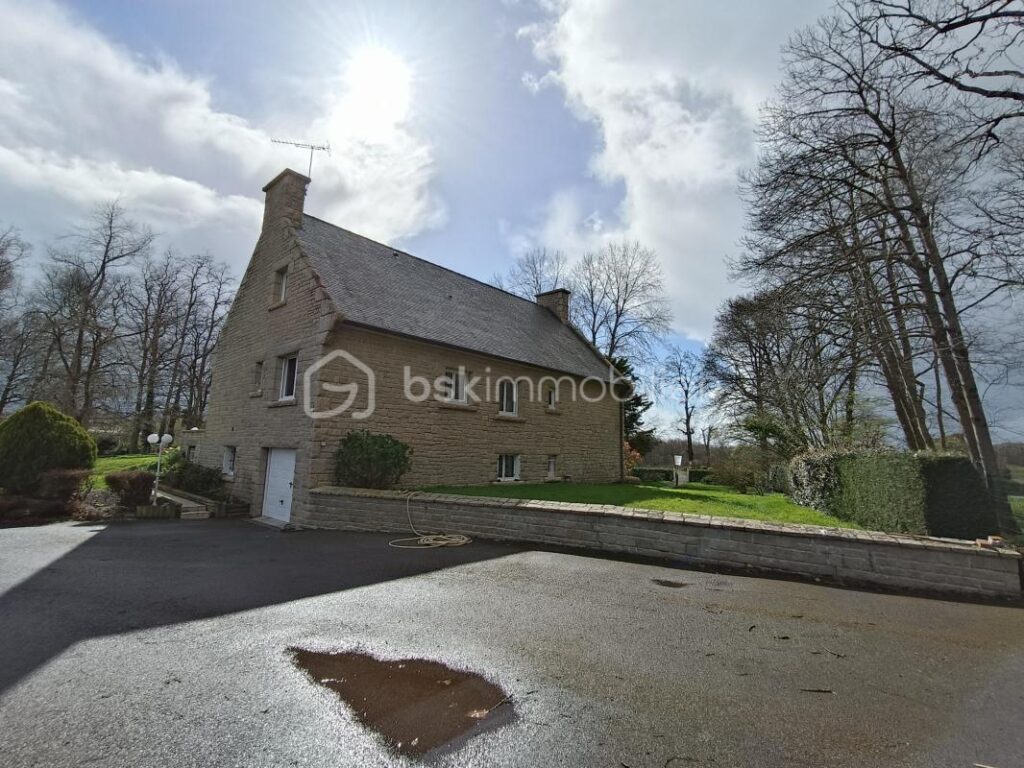 Maison 13 pièces 240m² – 13 pièces – 6 chambres – 240 m²