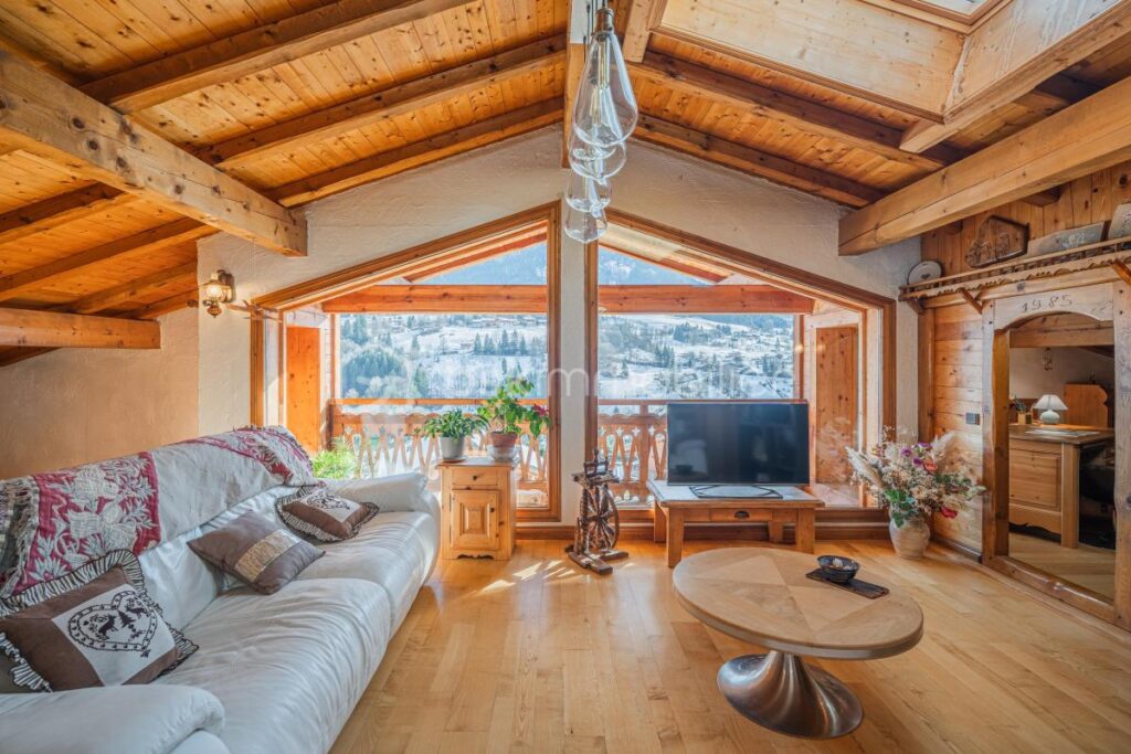 MEGEVE- CHALET FAMILIAL AU COEUR D’UN HAMEAU HISTORIQUE – 12 pièces – 7 chambres – 243 m²