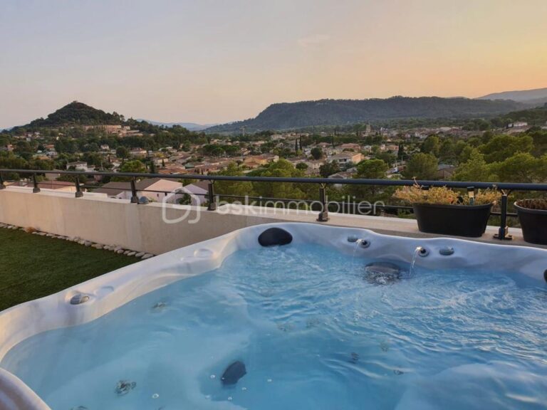 VILLA SUR LE TOIT D’EXCEPTION À VIDAUBAN – Coup de Coeur Assuré ! – 4 pièces – 3 chambres – 93 m²