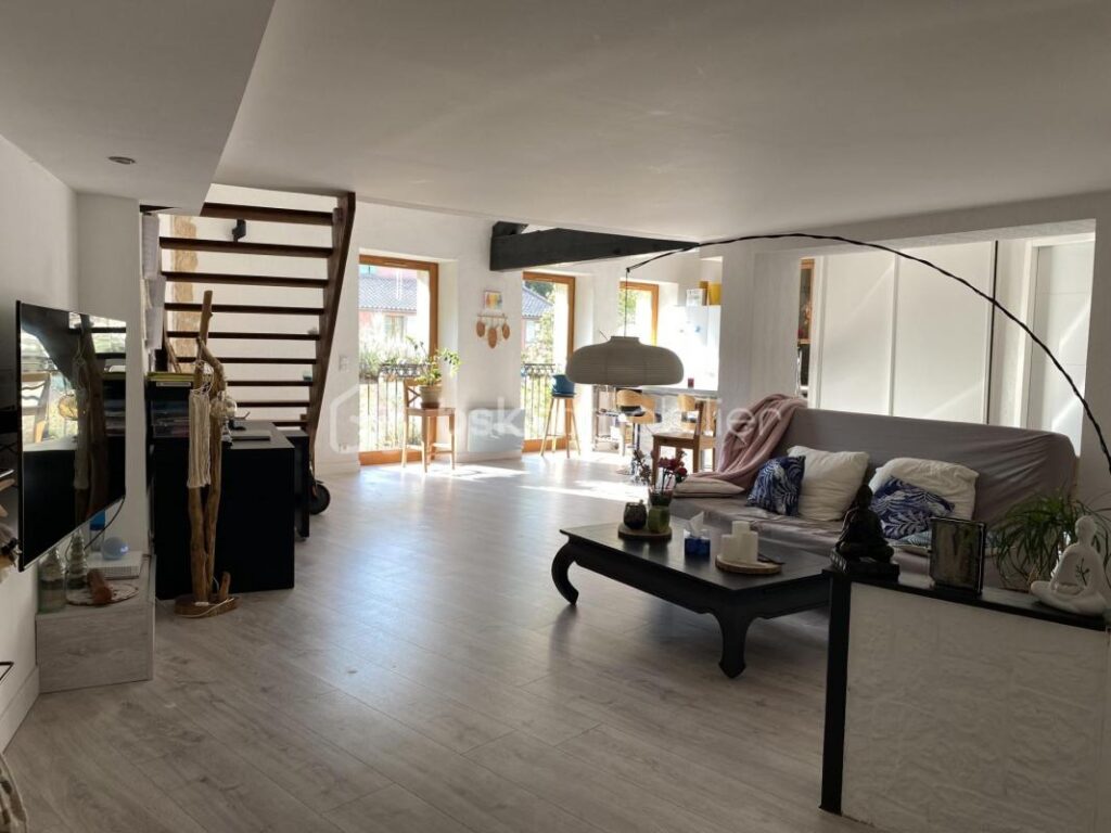 🏡 À vendre – Bel appartement 3 chambres de 100 m² à Belgentier – 4 pièces – 3 chambres – 101 m²