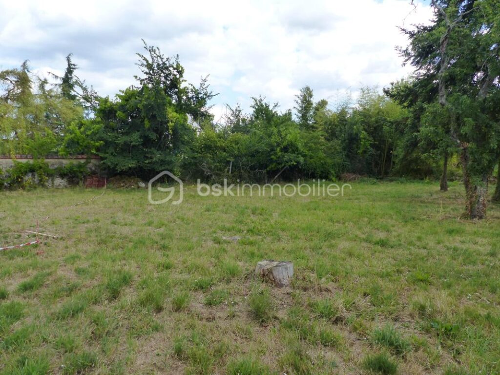 Terrain d’environ 2 148 m² – NR pièces – NR chambres – 2148 m²