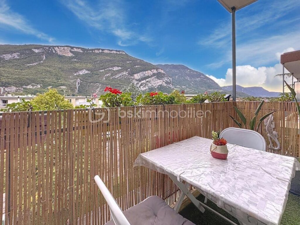 Lumineux T3 traversant avec balcon et loggia – dernier étage au calme – 3 pièces – 2 chambres – 57 m²