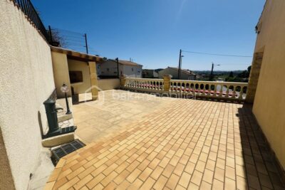 maison de ville spacieuse avec terrasse et parking – 5 pièces – 3 chambres – 150 m²