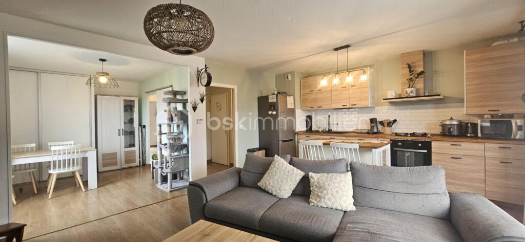 Echirolles – Quartier La Commanderie : Magnifique T4 transformé en T3 – Vue dégagée – Terrasse + Balcon – Résidence fermée – 4 pièces – 3 chambres – 70 m²