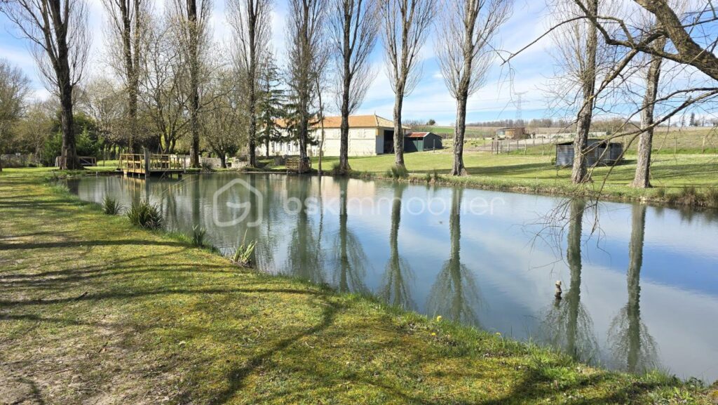 Charentaise de plus de 300m2 avec étang et gite – 11 pièces – 6 chambres – 364 m²