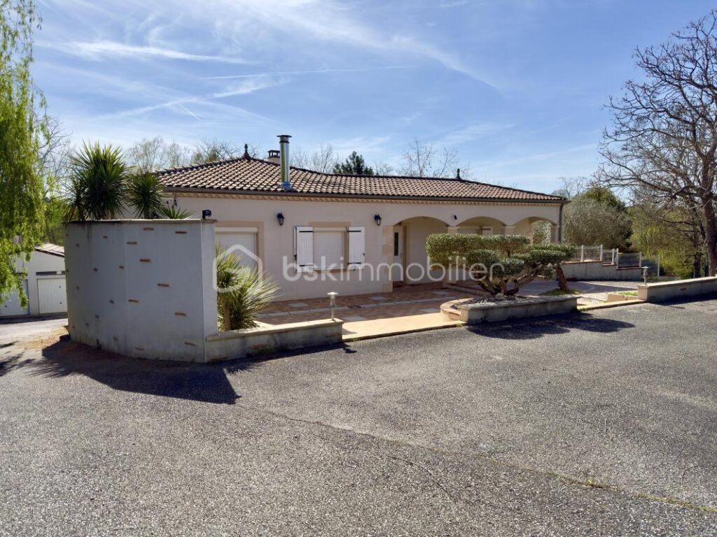 Magnifique Villa de 218 m² avec Vue Dégagée et Environnement Calme – 6 pièces – 4 chambres – 218 m²