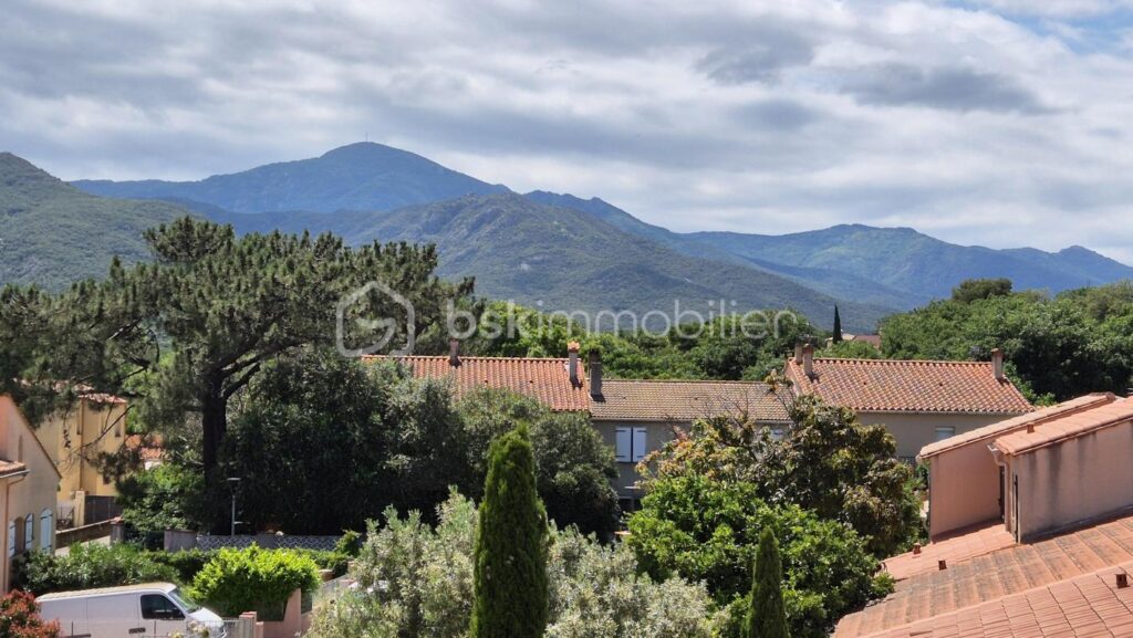 A VENDRE APPARTEMENT 4 PIECES DE 83M² REFAIT A NEUF A ARGELES SUR MER -COTE VILLAGE – PROCHE DE TOUS LES COMMERCES ET DES ECOLES – TROIS CHAMBRES – VUE SUR LES ALBERES – 5 pièces – 3 chambres – 83 m²