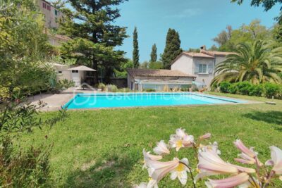 Maison bourgeoise – 10 pièces – 5 chambres – 190 m²