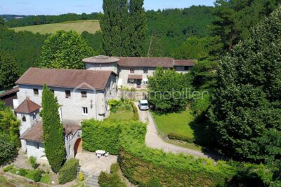 Authentique Corps de Ferme du 18ème Siècle et Terrain de 2,3 Hectares – 13 pièces – 6 chambres – 600 m²