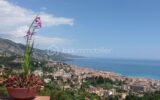✨ Villa avec potentiel unique – Menton, quartier résidentiel ✨Vue mer et montagne – 4 pièces – 3 chambres – 110 m²
