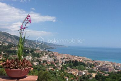 ✨ Villa avec potentiel unique – Menton, quartier résidentiel ✨Vue mer et montagne – 4 pièces – 3 chambres – 110 m²