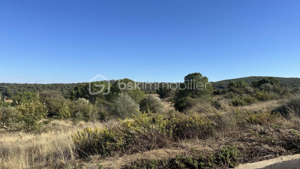 Boutenac – terrain constructible – vue imprenable – NR pièces – NR chambres – 682 m²