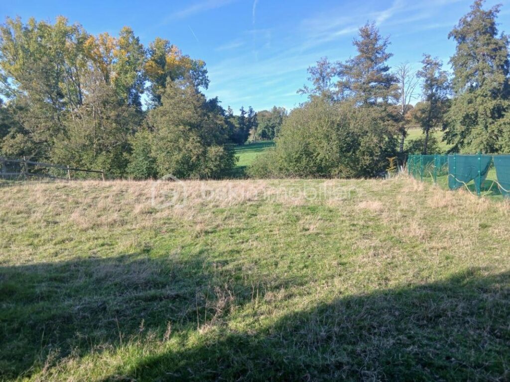 Terrain constructible en bordure de rivière – NR pièces – NR chambres – 1250 m²