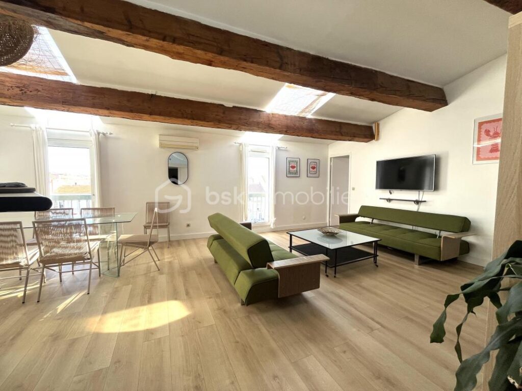 Sur les quais de Sète Duplex 4 pièces au dernier étage avec vue canal & charme authentique ! – 4 pièces – 3 chambres – 90 m²