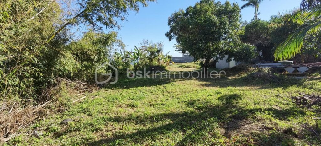 A VENDRE – TERRAIN – LA MONTAGNE – SAINT DENIS – NR pièces – NR chambres – 704 m²