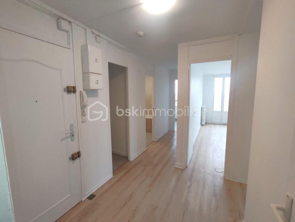 Bel appartement 3 pièces avec vue dégagée – Creil – 3 pièces – 2 chambres – 56 m²