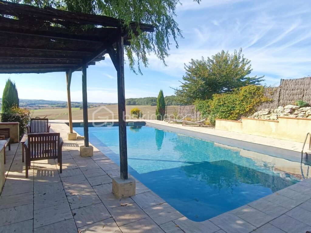 Maison de charme avec vue panoramique et piscine d’exception – 5 pièces – 2 chambres – 118 m²