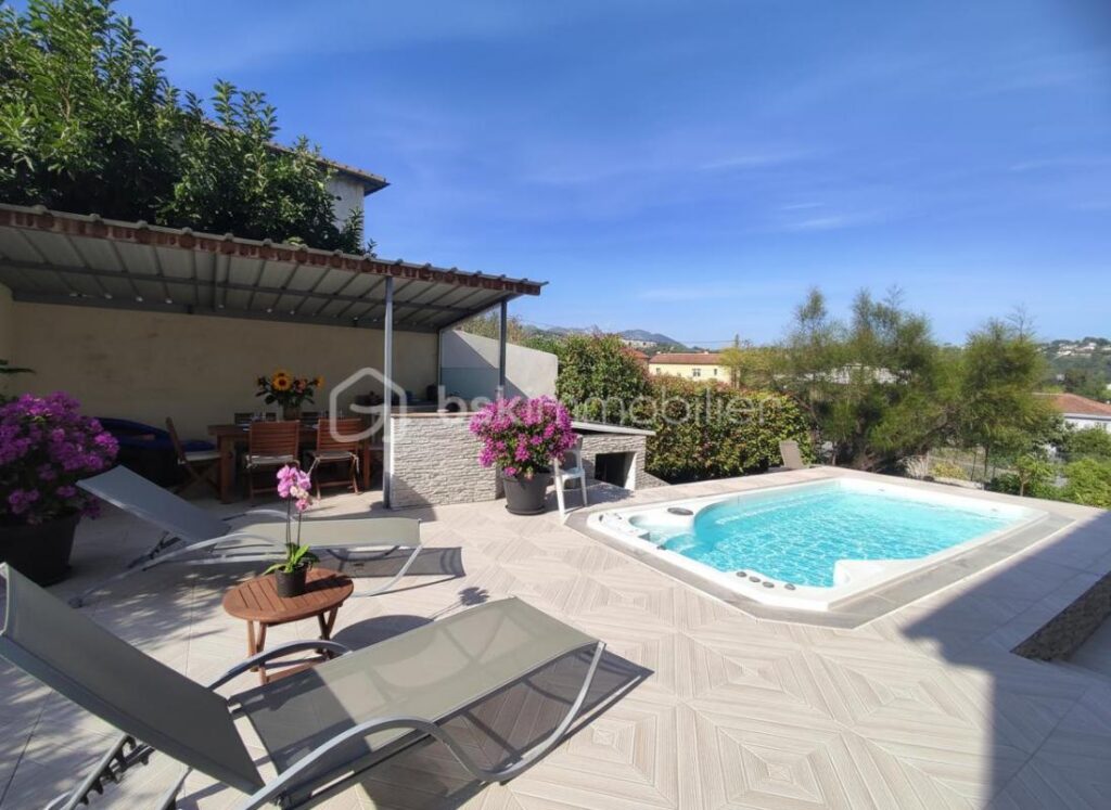 Villa 155 m² divisible en 2 appartements – Jardin, spa-jacuzzi, garage – La Colle-sur-Loup – 5 pièces – 4 chambres – 155 m²