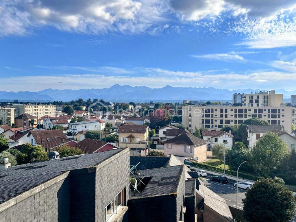 Appartement spacieux au cinquième et dernier étage avec garage privé – 5 pièces – 2 chambres – 88 m²