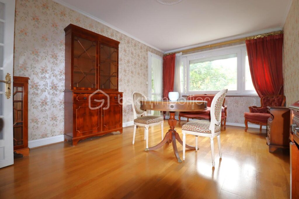 APPARTEMENT TRAVERSANT ET LUMINEUX (3 pièces 59 m²) avec cave et place de parking privative – 3 pièces – 2 chambres – 58 m²