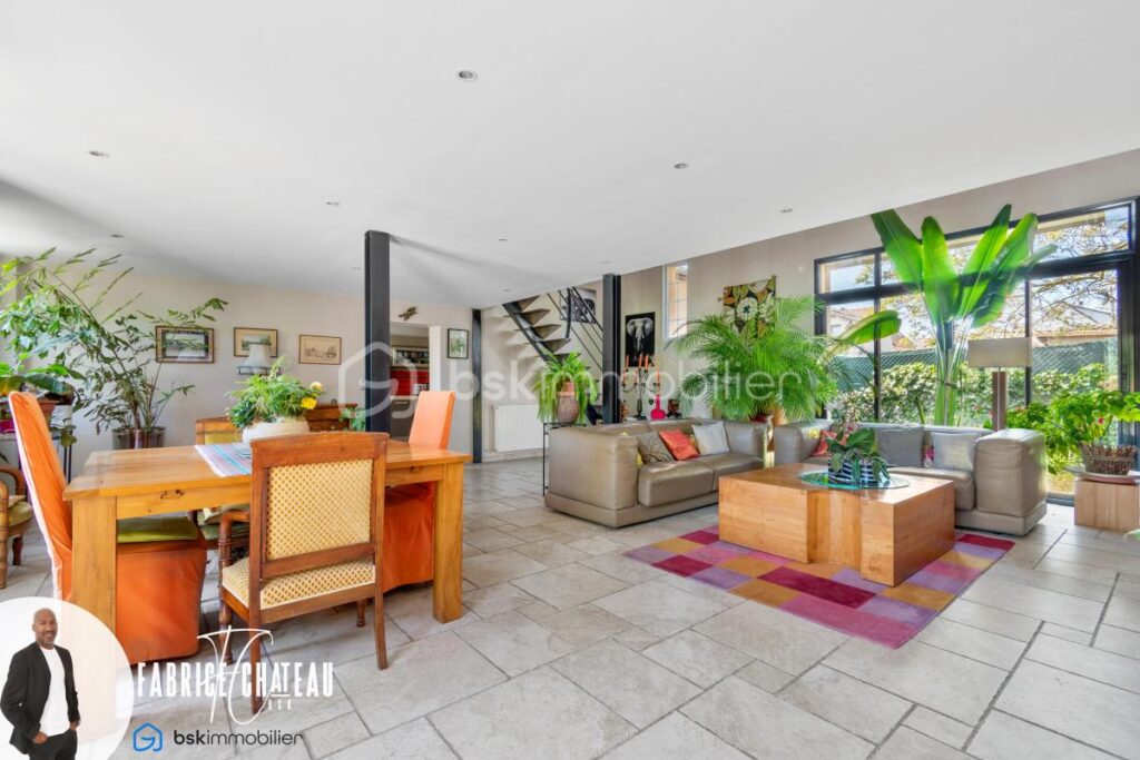 Grande maison familiale avec 5 chambres – cachet et jardin paysager – 8 pièces – 5 chambres – 212 m²