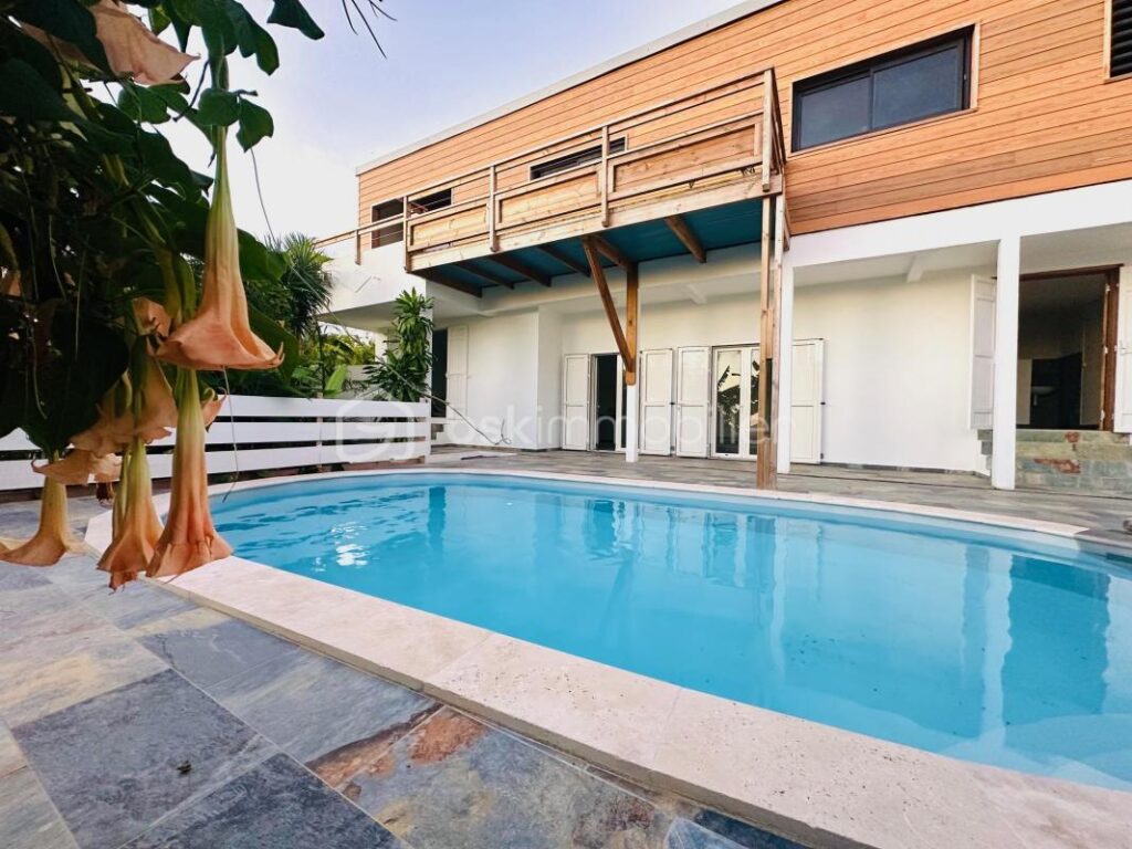 VILLA modulable à fort potentiel – Piton Saint-Leu – 8 pièces – 5 chambres – 185 m²