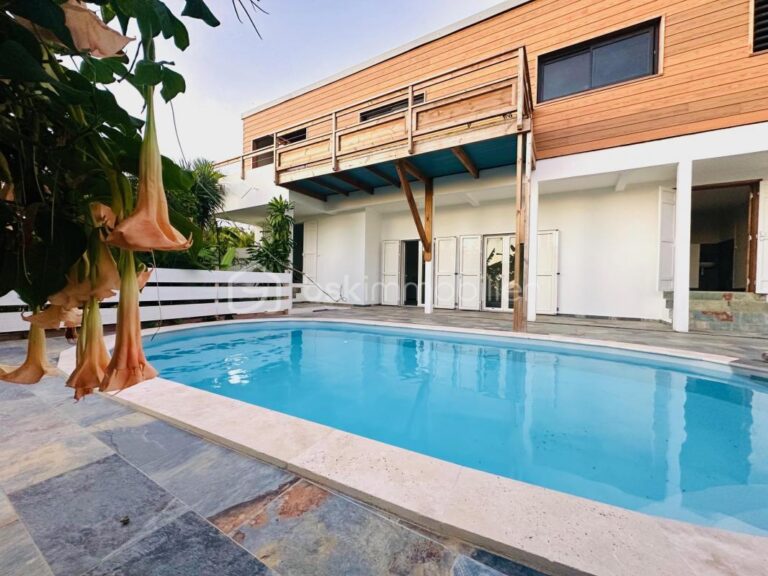 VILLA modulable à fort potentiel – Piton Saint-Leu – 8 pièces – 5 chambres – 185 m²