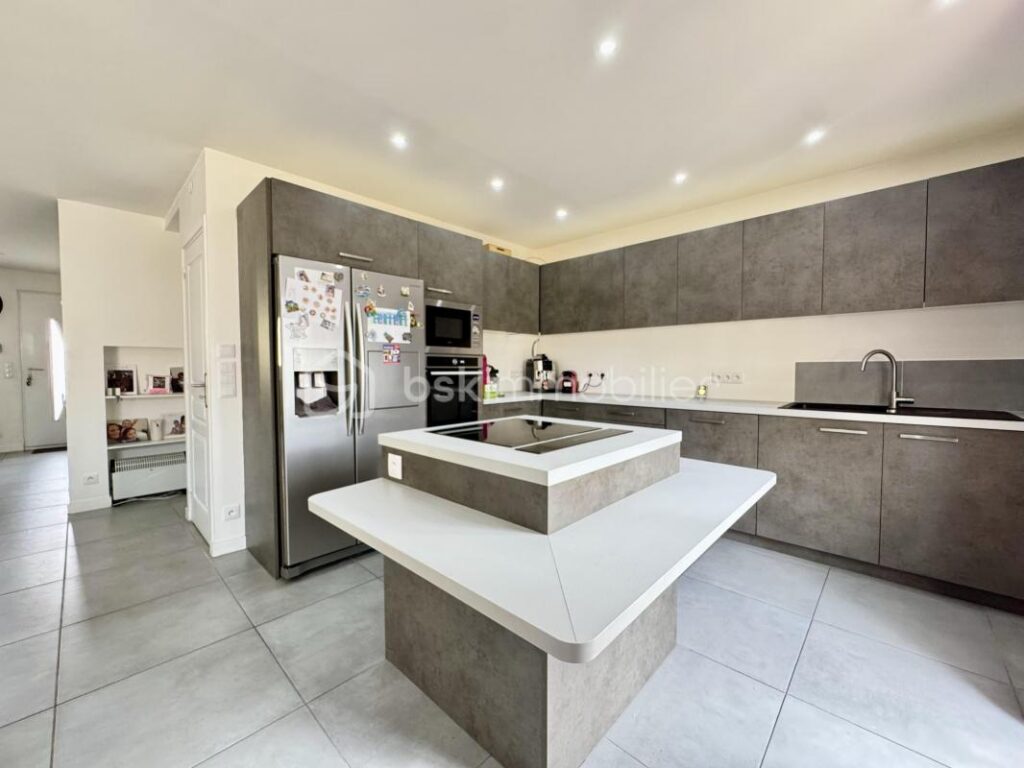 INVESTISSEMENT LOCATIF – 7 pièces – NR chambres – 160 m²