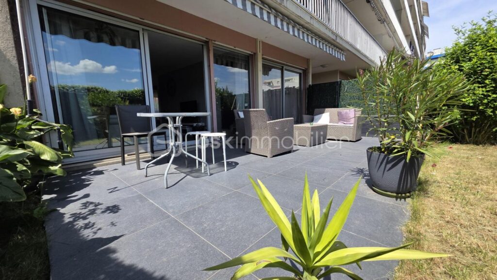 Appartement F3 – 75 m2 – jardin – cave – box privatif – vue LAC – 3 pièces – 2 chambres – 75 m²