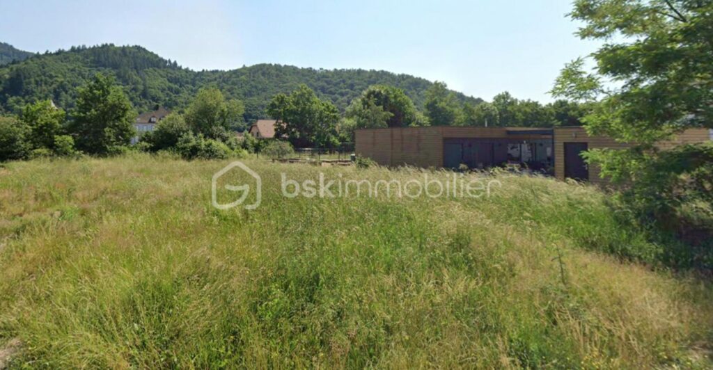 Terrain libre de constructeur viabilisé avec vue – NR pièces – NR chambres – 834 m²