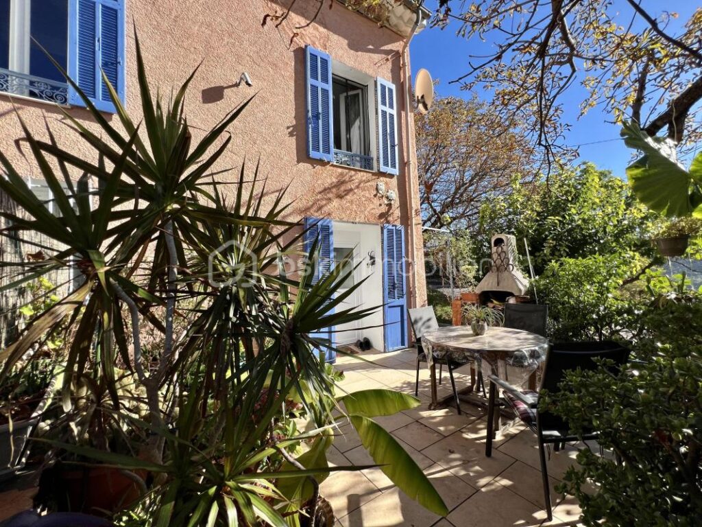 Vente maison de ville – 4 pièces avec terrasse – 4 pièces – 3 chambres – 78 m²