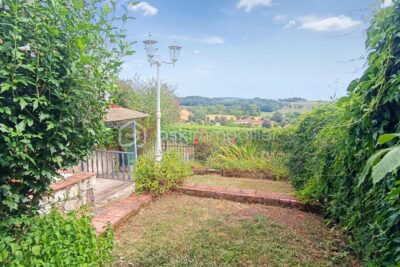 Un fragment d’histoire rien qu’à vous – Ancienne Tour de Guet avec jardin ! – 4 pièces – 2 chambres – 150 m²