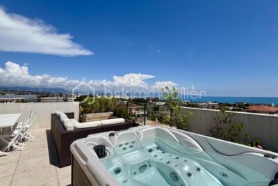 Appartement 3 pièces en toit-terrasse avec vue mer imprenable – 3 pièces – 2 chambres – 104 m²