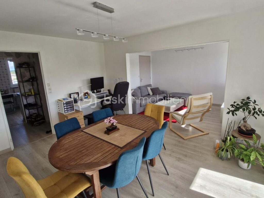 Appartement F3 80m² avec balcon et cave – 3 pièces – 2 chambres – 80 m²