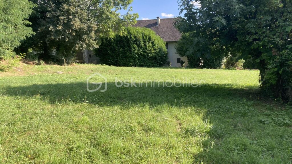 Terrain libre constructeur de 956m² au coeur de AIX-LES-BAINS – NR pièces – NR chambres – 956 m²