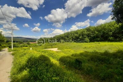 🌿 À vendre – Terrain constructible de 800 m² au cœur du Luberon – NR pièces – NR chambres – 800 m²