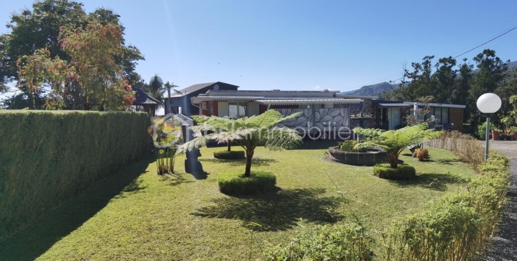 A VENDRE – VILLA – SAINT DENIS – LE BRULE – 8 pièces – 4 chambres – 267 m²