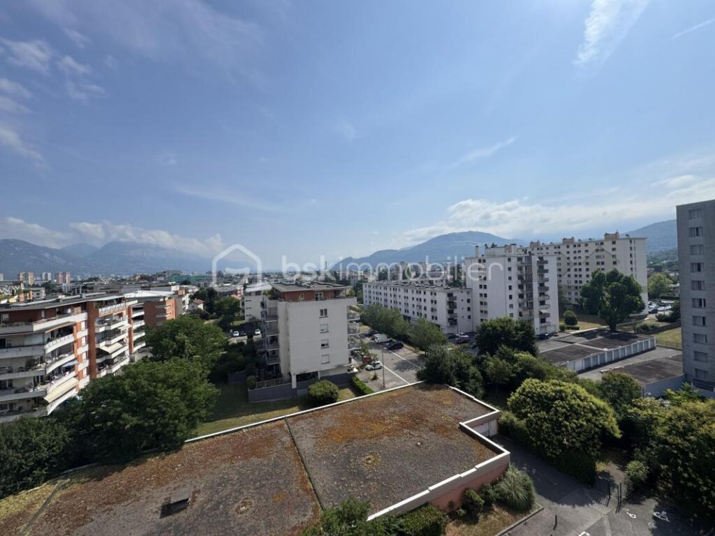 🌟 Échirolles Gabriel Didier – T3 70 m² rénové, parking privatif – 3 pièces – 2 chambres – 70 m²