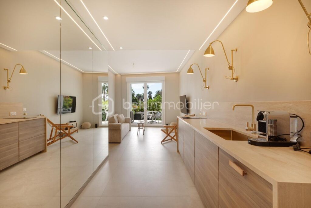 À VENDRE – F2 CANNES CROISETTE – RÉSIDENCE PRESTIGIEUSE « PALAIS DES DUNES » – 2 pièces – 1 chambre – 50 m²