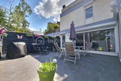 Appartement en Rdc de plus de 124 m² utile avec terrasse de 33 m² attenante – 5 pièces lumineuses en parfait état – 5 pièces – 3 chambres – 99 m²