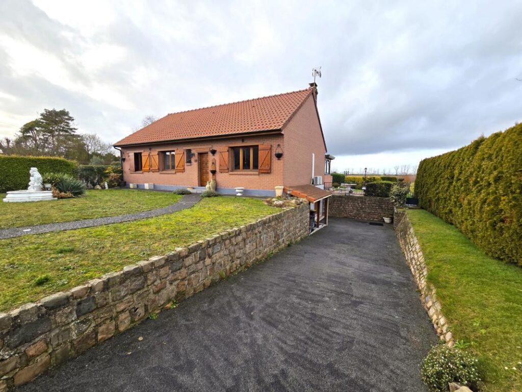 PAVILLON BRIQUES PLAIN PIED BERNARD LANNOY SOUS SOL COMPLET – 6 pièces – 3 chambres – 108 m²