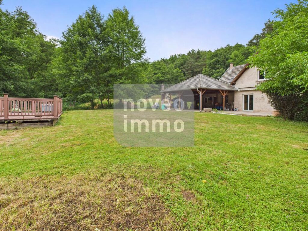 Maison au bout d’un chemin forestier entourée de forêt – 6 pièces – 5 chambres – 129 m²