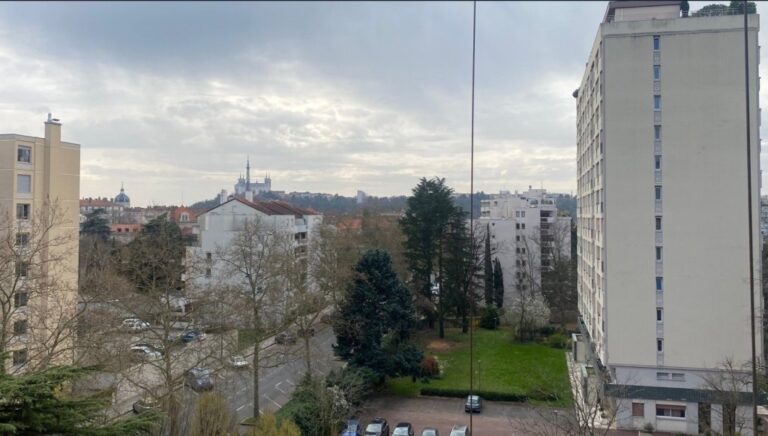 EXCLUSIVITE – Secteur Clos Jouve – T5 en étage élevé de 129m² avec cave et stationnement extérieur – 5 pièces – 4 chambres – 129 m²