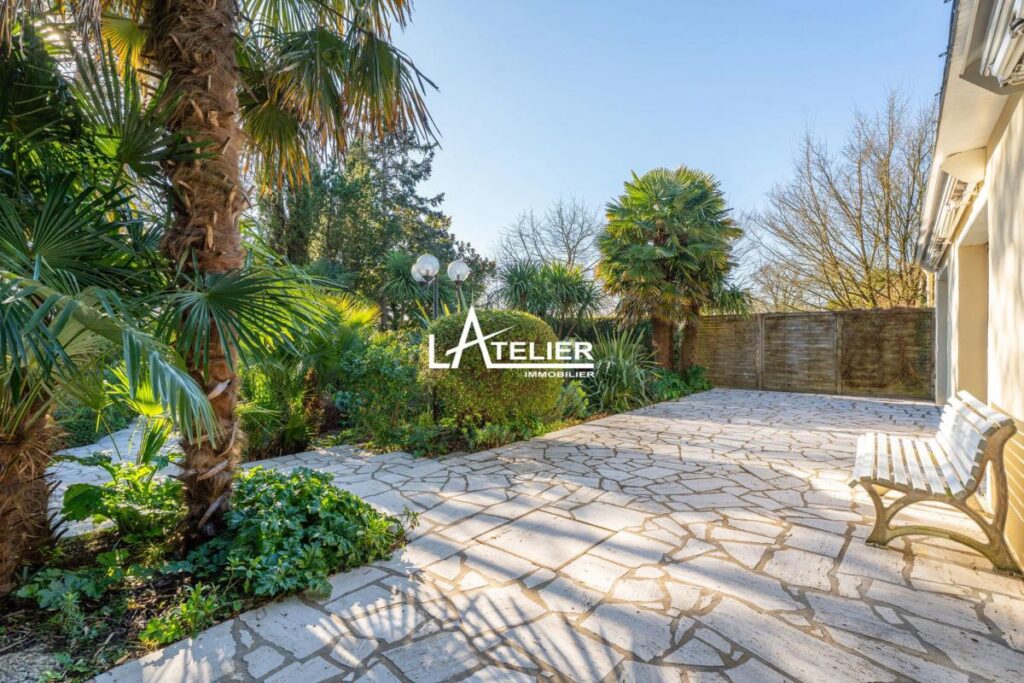 Propriété unique, prairies, carrière et box chevaux – 6 pièces – 5 chambres – 173 m²