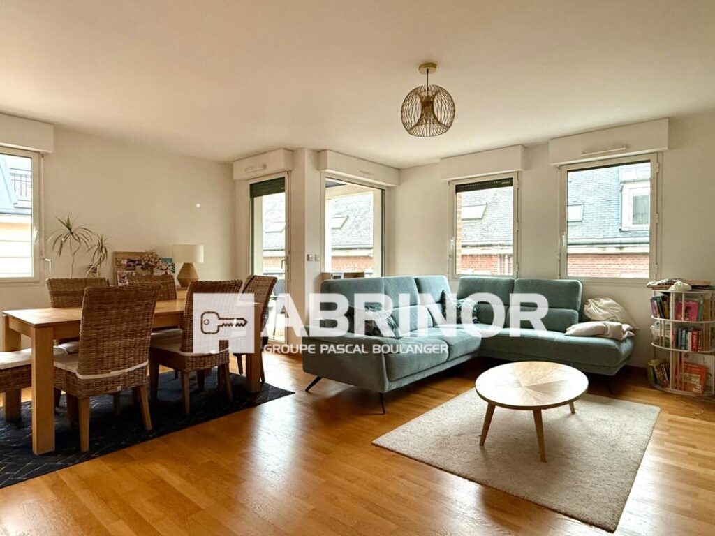 Appartement Hyper Centre- 84m2- 2 chambres/ Bureau – 4 pièces – 2 chambres – 84 m²