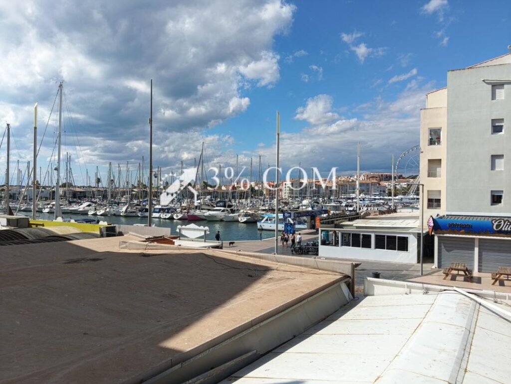 Vue exceptionnelle sur le port – 2 pièces – 1 chambre – 28 m²