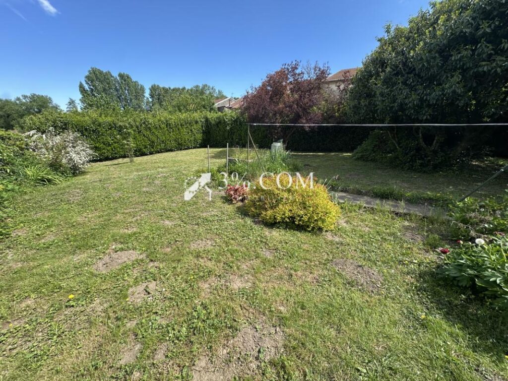 MAISON DE VILLAGE 210 M2 – TERRAIN 868 M2 – 8 pièces – 3 chambres – 210 m²