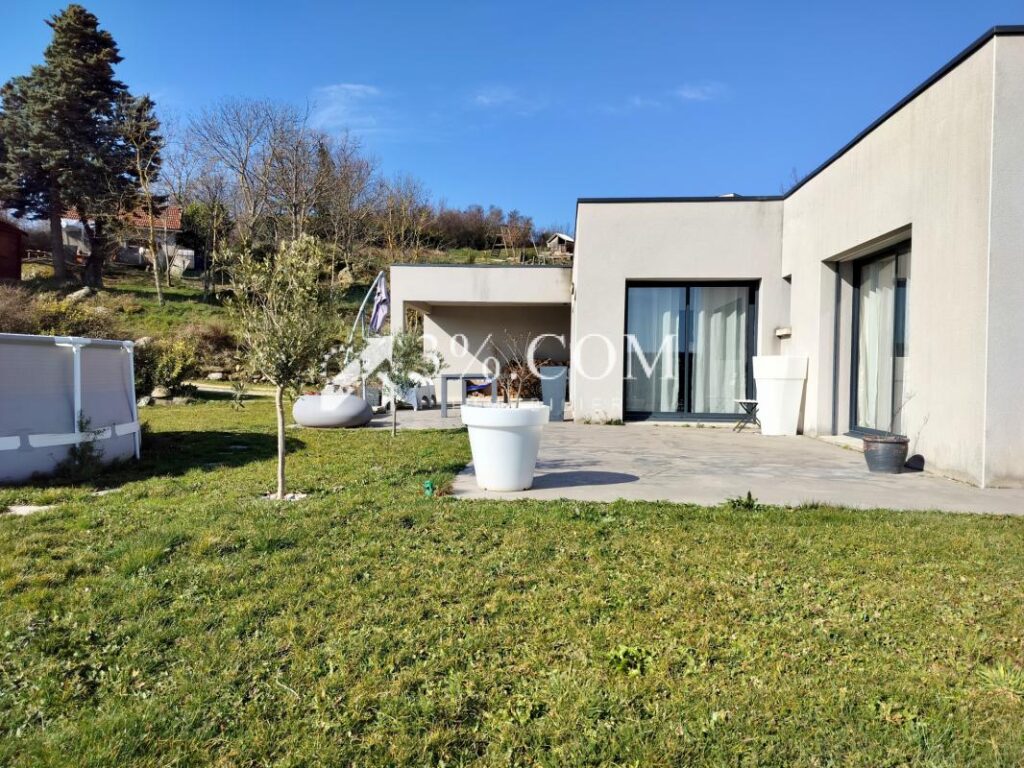 Villa contemporaine offrant 3 chambres et 114m2 habitables s – 5 pièces – 3 chambres – 115 m²