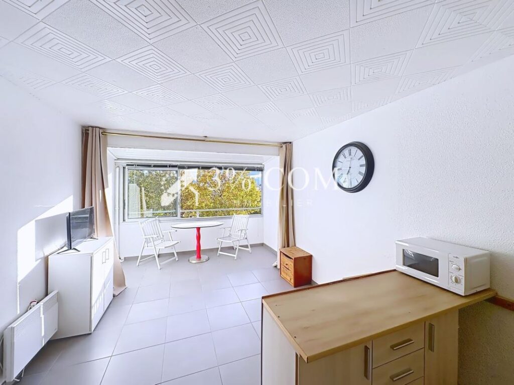 Studio de 24.85 m2 avec loggia, cellier & parking à Gruissan – 1 pièce – NR chambres – 24 m²